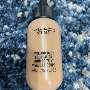 Mac studio face & body foundation c6